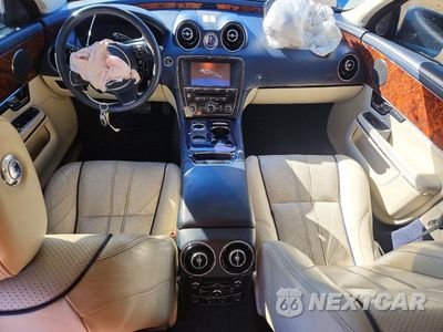 Zdjęcie 8 z 13 samochodu: 2011 JAGUAR XJL VIN:SAJWA2GB8BLV07810 - miniatura