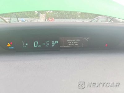 Zdjęcie 9 z 12 samochodu: 2014 TOYOTA PRIUS TWO VIN:JTDKN3DU5E0361112 - miniatura