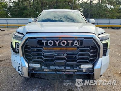 Piąte zdjęcie samochodu w środku: 2025 TOYOTA TUNDRA CREWMAX LIMITED VIN:5TFJA5DB4SX264066 - miniatura