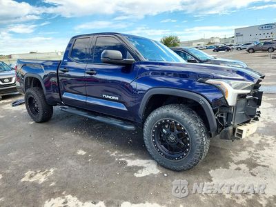 Czwarte zdjęcie samochodu z boku: 2022 TOYOTA TUNDRA SR5 VIN:5TFLA5DA1NX015034 - miniatura