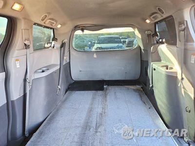 Zdjęcie 10 z 13 samochodu: 2019 TOYOTA SIENNA XLE 8-PASSENGER VIN:5TDYZ3DC1KS990008 - miniatura