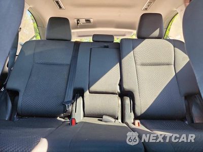 Zdjęcie 10 z 13 samochodu: 2018 TOYOTA HIGHLANDER LE VIN:5TDZZRFH9JS251032 - miniatura