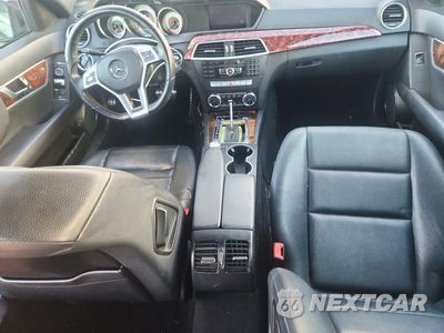 Zdjęcie 8 z 13 samochodu: 2012 MERCEDES-BENZ C 300 4MATIC VIN:WDDGF8BB7CR197846 - miniatura