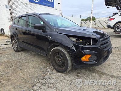 Czwarte zdjęcie samochodu z boku: 2019 FORD ESCAPE S VIN:1FMCU0F74KUA91691 - miniatura