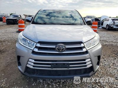 Piąte zdjęcie samochodu w środku: 2019 TOYOTA HIGHLANDER LE VIN:5TDBZRFHXKS961981 - miniatura