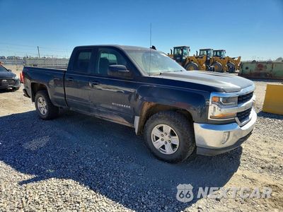 Czwarte zdjęcie samochodu z boku: 2018 CHEVROLET SILVERADO K1500 LT VIN:1GCVKREC8JZ253992 - miniatura