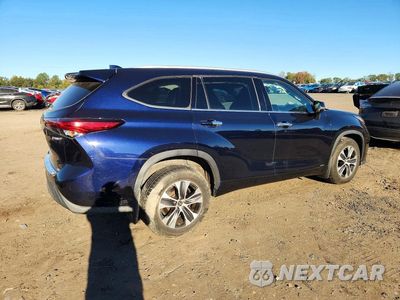 Trzecie zdjęcie samochodu z tyłu: 2022 TOYOTA HIGHLANDER HYBRID XLE VIN:5TDGBRCH6NS542819 - miniatura