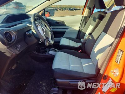 Zdjęcie 7 z 12 samochodu: 2013 TOYOTA PRIUS C THREE VIN:JTDKDTB31D1031683 - miniatura