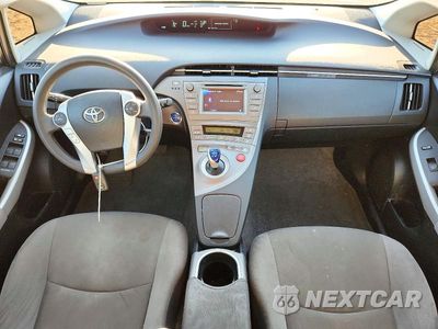 Zdjęcie 8 z 13 samochodu: 2015 TOYOTA PRIUS TWO VIN:JTDKN3DU7F1995274 - miniatura