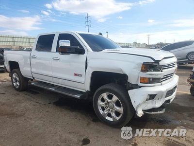 Czwarte zdjęcie samochodu z boku: 2018 CHEVROLET SILVERADO K2500 HEAVY DUTY LTZ VIN:1GC1KWEYXJF219272 - miniatura