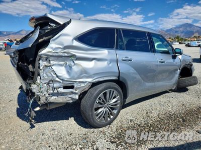 Trzecie zdjęcie samochodu z tyłu: 2020 TOYOTA HIGHLANDER PLATINUM VIN:5TDFZRBH8LS045275 - miniatura