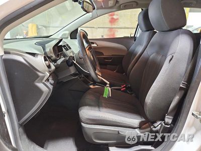 Zdjęcie 7 z 12 samochodu: 2015 CHEVROLET SONIC LT VIN:1G1JC6SH9F4102294 - miniatura