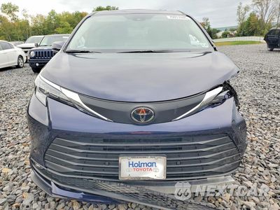 Piąte zdjęcie samochodu w środku: 2026 TOYOTA SIENNA XLE 8-PASSENGER VIN:5TDYRKEC8TS343129 - miniatura