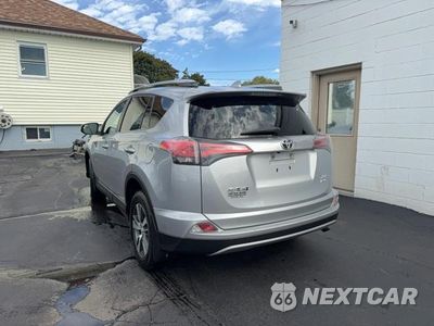 Trzecie zdjęcie samochodu z tyłu: 2017 TOYOTA RAV4 XLE VIN:2T3RFREVXHW580170 - miniatura