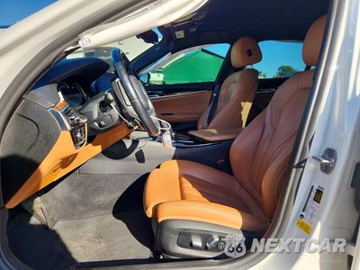 Zdjęcie 7 z 12 samochodu: 2019 BMW 540 I VIN:WBAJE5C52KG919435 - miniatura