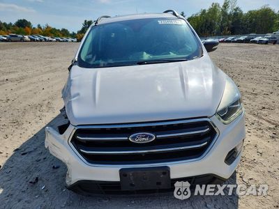 Piąte zdjęcie samochodu w środku: 2017 FORD ESCAPE TITANIUM VIN:1FMCU9JD7HUD01601 - miniatura