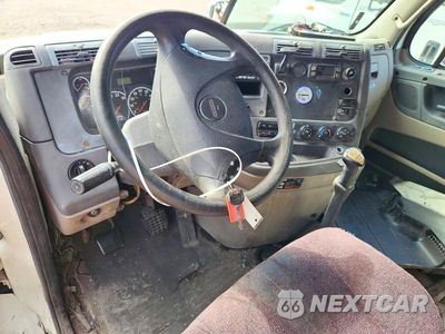 Zdjęcie 8 z 14 samochodu: 2014 FREIGHTLINER CASCADIA SEMI TRUCK VIN:3AKJGLD59ESFT6233 - miniatura