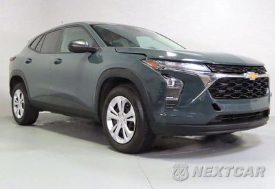 2025 CHEVROLET TRAX LS KL77LFEP7SC293442 - główne zdjęcie licytacji z USA - miniatura