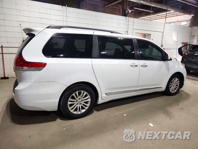 Trzecie zdjęcie samochodu z tyłu: 2013 TOYOTA SIENNA XLE 8-PASSENGER VIN:5TDYK3DCXDS387484 - miniatura