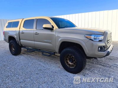 Czwarte zdjęcie samochodu z boku: 2017 TOYOTA TACOMA SR5 V6 VIN:5TFCZ5AN0HX086231 - miniatura