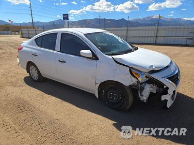 Czwarte zdjęcie samochodu z boku: 2017 NISSAN VERSA 1.6 S PLUS VIN:3N1CN7AP3HL857028 - miniatura