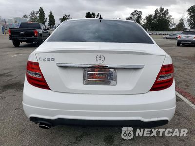 Zdjęcie 6 z 12 samochodu: 2014 MERCEDES-BENZ C 250 VIN:WDDGF4HB0EA963028 - miniatura