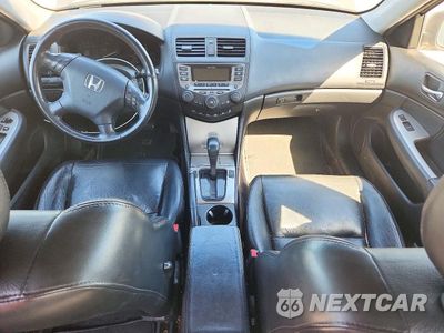 Zdjęcie 8 z 12 samochodu: 2006 HONDA ACCORD EX VIN:1HGCM56886A053612 - miniatura