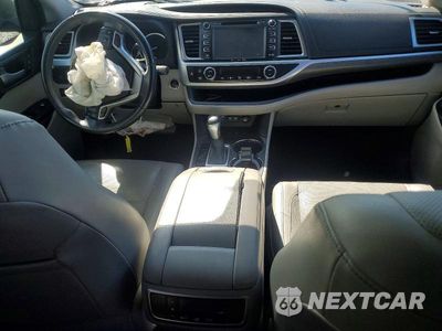 Zdjęcie 8 z 13 samochodu: 2018 TOYOTA HIGHLANDER LIMITED VIN:5TDDZRFH0JS808226 - miniatura