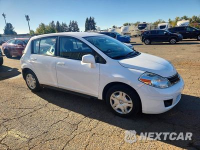 Czwarte zdjęcie samochodu z boku: 2012 NISSAN VERSA 1.8 S VIN:3N1BC1CP3CK241713 - miniatura