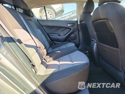 Zdjęcie 10 z 13 samochodu: 2016 KIA FORTE LX VIN:KNAFK5A88G5584812 - miniatura