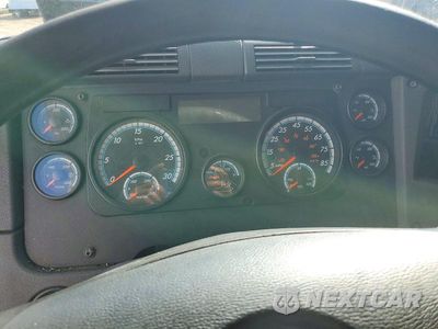 Zdjęcie 9 z 14 samochodu: 2016 FREIGHTLINER CASCADIA 125 SEMI TRUCK VIN:3AKJGLDVXGSGU6078 - miniatura