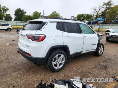 Trzecie zdjęcie samochodu z tyłu: 2024 JEEP COMPASS LATITUDE VIN:3C4NJDBN9RT596907 - miniatura