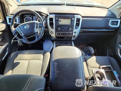 Zdjęcie 8 z 12 samochodu: 2018 NISSAN TITAN SV VIN:1N6AA1C69JN508427 - miniatura