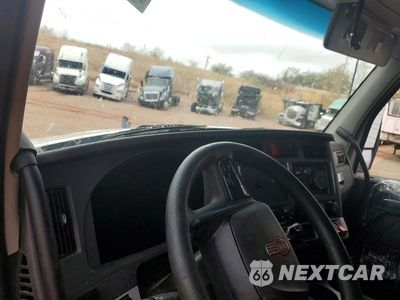 Zdjęcie 8 z 13 samochodu: 2024 KENWORTH T680 SEMI TRUCK VIN:1XKYD49X1RJ376023 - miniatura