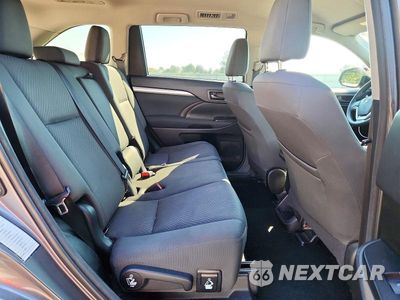 Zdjęcie 11 z 13 samochodu: 2018 TOYOTA HIGHLANDER LE VIN:5TDZZRFH9JS251032 - miniatura