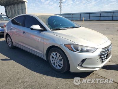 Czwarte zdjęcie samochodu z boku: 2017 HYUNDAI ELANTRA SE VIN:5NPD74LF1HH193326 - miniatura