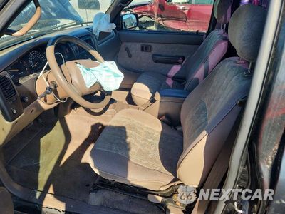 Zdjęcie 7 z 12 samochodu: 2000 TOYOTA TACOMA PRERUNNER VIN:5TENM92N6YZ698911 - miniatura