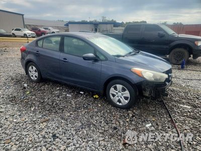 Czwarte zdjęcie samochodu z boku: 2016 KIA FORTE LX VIN:KNAFK4A67G5584776 - miniatura