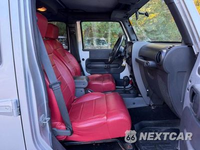 Piąte zdjęcie samochodu w środku: 2010 JEEP WRANGLER UNLIMITED SPORT VIN:1J4BB3H11AL142174 - miniatura