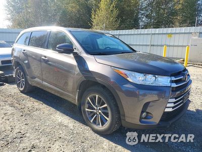 Czwarte zdjęcie samochodu z boku: 2017 TOYOTA HIGHLANDER XLE VIN:5TDJZRFH1HS511396 - miniatura