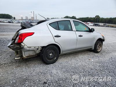 Trzecie zdjęcie samochodu z tyłu: 2015 NISSAN VERSA 1.6 S VIN:3N1CN7AP4FL875504 - miniatura