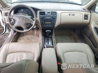 Zdjęcie 8 z 12 samochodu: 2002 HONDA ACCORD EX VIN:1HGCG16512A048915 - miniatura
