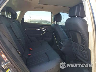 Zdjęcie 11 z 13 samochodu: 2024 AUDI Q8 E-TRON PREMIUM VIN:WA14AAGE3RB049453 - miniatura