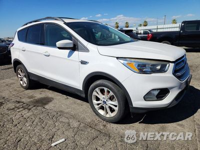 Czwarte zdjęcie samochodu z boku: 2018 FORD ESCAPE SE VIN:1FMCU9GD7JUD60886 - miniatura