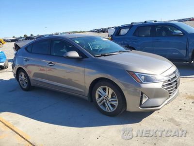 Czwarte zdjęcie samochodu z boku: 2020 HYUNDAI ELANTRA SEL VIN:KMHD84LF1LU105947 - miniatura