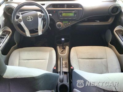 Zdjęcie 8 z 12 samochodu: 2013 TOYOTA PRIUS C ONE VIN:JTDKDTB3XD1043959 - miniatura