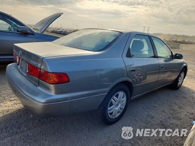 Trzecie zdjęcie samochodu z tyłu: 2000 TOYOTA CAMRY LE VIN:JT2BG22K1Y0527063 - miniatura