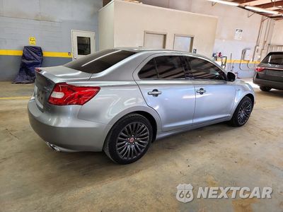Trzecie zdjęcie samochodu z tyłu: 2011 SUZUKI KIZASHI SE VIN:JS2RE9A34B6111548 - miniatura