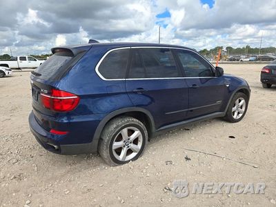Trzecie zdjęcie samochodu z tyłu: 2011 BMW X5 XDRIVE50I VIN:5UXZV8C57BL417856 - miniatura