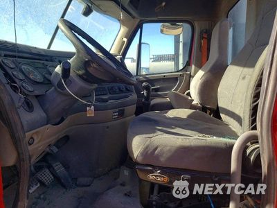 Zdjęcie 7 z 13 samochodu: 2017 FREIGHTLINER CASCADIA 125 SEMI TRUCK VIN:3AKNGEDR1HSHW5834 - miniatura